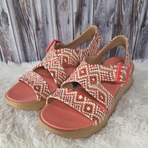 Skechers Women's Sandals in Coral and Beige Size 9 NWT